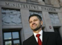 Jacek KapicaBigger