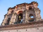 Potosí: landrynkowa fasada Torre de la Compañía de Jesús