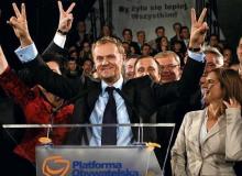 Zdaniem politologów wyniki sondażu pokazują, że Platforma nie ma twardego elektoratu. Na zdjęciu wieczór wyborczy w sztabie PO, 21 października 2007 r.Bigger