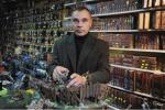 Karol Greliak, właściciel sklepu Morion, jednego z najstarszych sklepów z grami  fantasy w Polsce