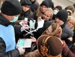 Działach Partii Legionów rozdaje maseczki na Ukrainie