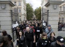 Protest studentów przed Uniwersytetem WarszawskimBigger