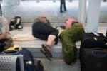 Pasażerowie opóźnionyxh samolotów tracą czas na lotnisku