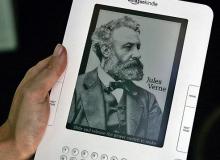 Amazon Kindle 2  święci triumfy w Ameryce. Można go też sprowadzić  do PolskiBigger