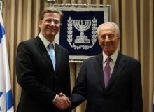 Prezydent Szymon Peres i minister Guido WesterwelleBigger