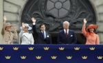 Szwedzka rodzina królewska: księżniczka Wictoria, księżniczka Magdalena, książe Karol Filp, król Karol XVI Gustaw i królowa Sylwia
