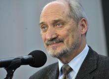 Antoni MacierewiczBigger
