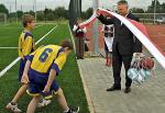 Boisko  z rządowego programu Orlik 2012 kosztuje ponad milion złotych.  Na zdjęciu minister sportu Mirosław Drzewiecki otwiera  15 września obiekt  w Szewnie w województwie świętokrzyskim  