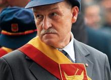 Jerzy Kropiwnicki  w wyborach  na prezydenta Łodzi  w 2002 r. pokonał kandydata SLD Krzysztofa Jagiełłę, w 2006 r.  – konkurenta  z PO Krzysztofa KwiatkowskiegoBigger