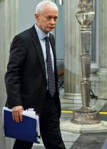Według Michała Boniego przygotowanie założeń do nowej ustawy hazardowej rozpoczęto na polecenie premiera 30 lipca 2009 r., a więc kilkanaście dni przed wizytą byłego szefa CBA Mariusza Kamińskiego u Donalda Tuska