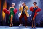 Posłanka PO Joanna Mucha (z prawej) wykona w tym roku tango z musicalu „Chicago”. Na zdjęciu  z partyjnymi kolegami: Katarzyną Matusik-Lipiec i Jerzym Fedorowiczem podczas występu w 2009 r.