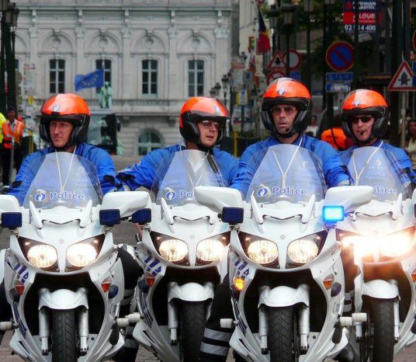Policja w Brukseli. Fot. e3000
