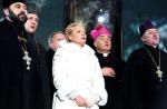 Julia Tymoszenko w otoczeniu dostojników duchownych