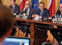 Donald Tusk przez blisko trzy godziny debatował z internautamiBigger