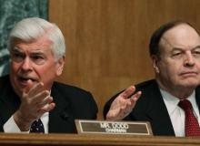 Senator Richard Shelby (z prawej) skutecznie stosuje zasadę liberum vetoBigger