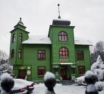 W miejscu eklektycznej, drewnianej willi Stefania (1880 r.) stanęła jej murowana „atrapa”.  To hotel. Ma drewno tylko na elewacji, ale sejfy na kosztowności w każdym pokoju