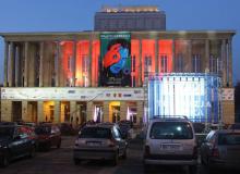 Budynek Teatru Wielkiego w Łodzi w barwach CamerimageBigger