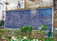 Le mur des je t’aime. “Kocham cię”  w 300 językach i dialektach Bigger