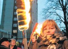 Odwołanie Anity Gargas ze stanowiska wiceszefowej Jedynki miało być testem  dla SLD,  na co może sobie pozwolić  w telewizji.  Na zdjęciu szefowa „Misji specjalnej” podczas protestu przeciwko niszczeniu mediów publicznych w marcu  2009 r.Bigger
