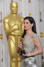 Sandra Bullock, mimo iż nominowana po raz pierwszy, zdobyła Oscara. Wcześniej otrzymała trefną Złotą Malinę 