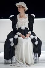 Agnieszka Radzikowska jako tytułowa Iwona