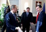 Premier (z lewej) i jego podwładny (z prawej)