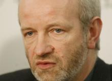 Mariusz DzierżawskiBigger