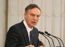 Krzysztof PiesiewiczBigger