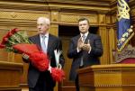 Prezydent Wiktor Janukowycz z nowym premierem Mykołą Azarowem 