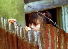 Większość romskich rodzin żyje w Czechach w bardzo trudnych warunkachBigger