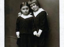 Siostry Teresa i Maria (ur. 1924 roku) IwaszkiewiczównyBigger