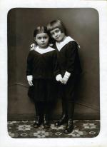Siostry Teresa i Maria (ur. 1924 roku) Iwaszkiewiczówny