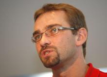 Sebastian ŚwiderskiBigger