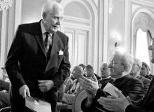 Ryszard Kaczorowski nigdy nie zdecydował  się przenieść do kraju. Mieszkał  w Londynie. Uczestniczył jednak we wszystkich ważnych uroczystościach historycznych, pełnił funkcje reprezentacyjne. Na zdjęciu uroczystość  na Zamku Królewskim  w Warszawie, 2009 r.Bigger
