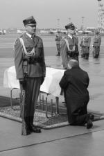 Z bratową żegnał się Jarosław Kaczyński