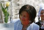 Maria Kaczyńska z tulipanem 