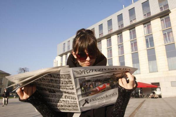 Harcerze rozdawali dziś w Warszawie i Krakowie specjalne, okolicznościowe wydanie 
