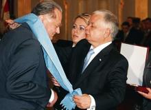 3 maja 2009 r. w rocznicę uchwalenia Konstytucji  3 maja prezydent Lech Kaczyński odznaczył Orderem Orła Białego byłego premiera Jana Olszewskiego  Bigger