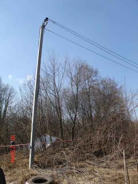 Linia elektryczna, zerwana przez spadający samolot (zdjęcia udostępnione przez Sergieja Amelina)