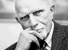 Krzysztof KłopotowskiBigger