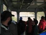 Dwuczęściowy system kolejki przewozi podróżników z doliny Baksan na wysokość 3600 m n.p.m