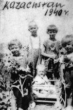 Historycy szacują, że z armią Andersa wyszło z Sowietów 10 – 15 tys. polskich dzieci 