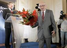 Władysław Bartoszewski wsparł Bronisława KomorowskiegoBigger