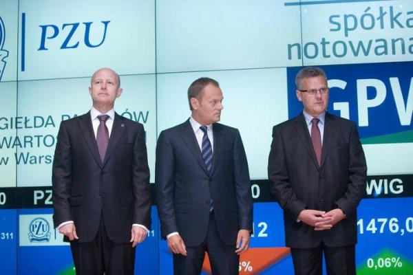 Od lewej prezes PZU, Andrzej Klesyk, premier Donald Tusk i minister skarbu, Aleksander Grad