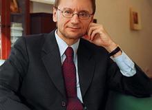 Jerzy KoźmińskiBigger