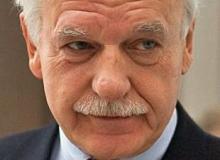 Andrzej OlechowskiBigger