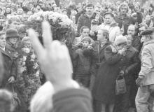 1982 r - pogrzeb pobitego przez ZOMO Stanisława KrólikaBigger