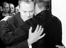 Donald Tusk i Władimir Putin na miejscu katastrofy prezydenckiego Tu-154, 10 kwietnia 2010 r.Bigger