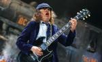 Angus Young, mimo sześćdziesiątki na karku, z każdym utworem grał coraz dynamiczniej