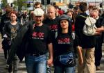Fani zespołu ściągali  na lotnisko już  od godziny 14